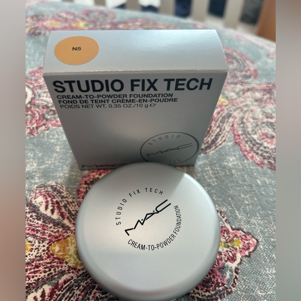 MAC studio fix tech cream to powder foundation N5